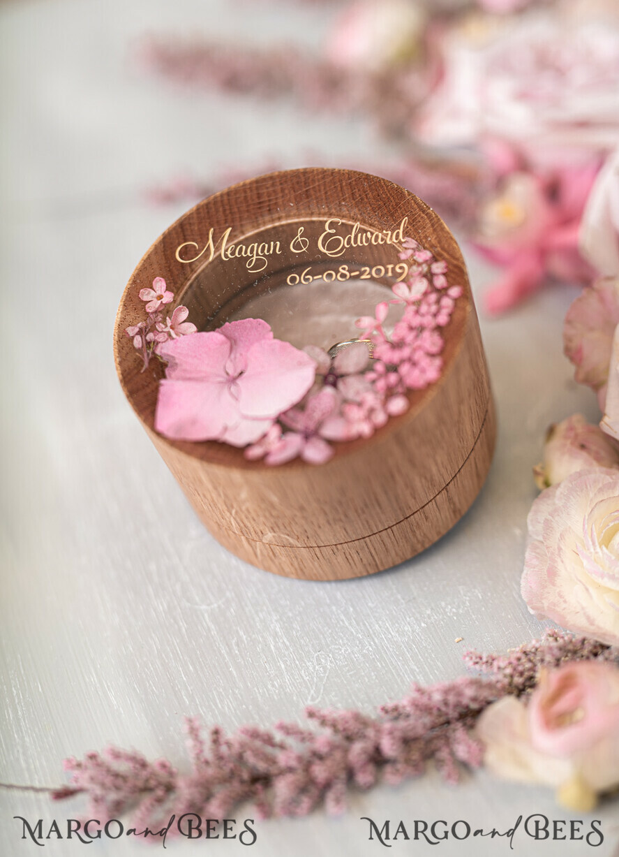 RINGTRÄGERBOXEN & KISSEN Epoxidharz Trauringe Box Personalisierte Hochzeitsbox für ihn und sie, gravierte Hochzeitsringbox • personalisierte rustikale Ringbox • echte Blumen in Epoxidharz Luxus-Ringbox