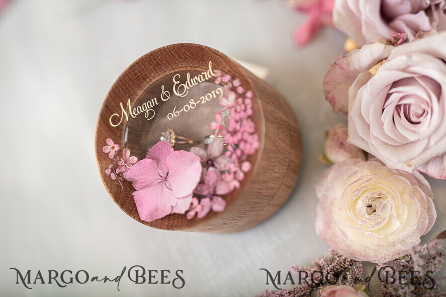 RINGTRÄGERBOXEN & KISSEN Epoxidharz Trauringe Box Personalisierte Hochzeitsbox für ihn und sie, gravierte Hochzeitsringbox • personalisierte rustikale Ringbox • echte Blumen in Epoxidharz Luxus-Ringbox