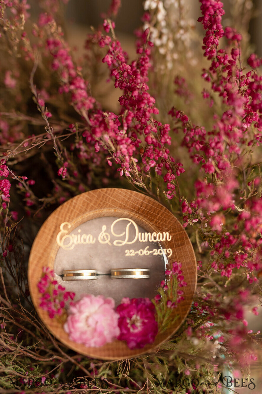 RINGTRÄGERBOXEN & KISSEN Epoxidharz Trauringe Box Personalisierte Hochzeitsringbox für 2 oder 3 Ringe, Holzringbox • rustikale Ringträgerbox • echte Blumen in Harz Luxusringbox