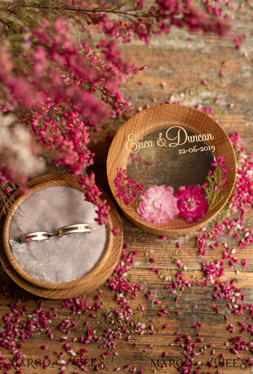 RINGTRÄGERBOXEN & KISSEN Epoxidharz Trauringe Box Personalisierte Hochzeitsringbox für 2 oder 3 Ringe, Holzringbox • rustikale Ringträgerbox • echte Blumen in Harz Luxusringbox