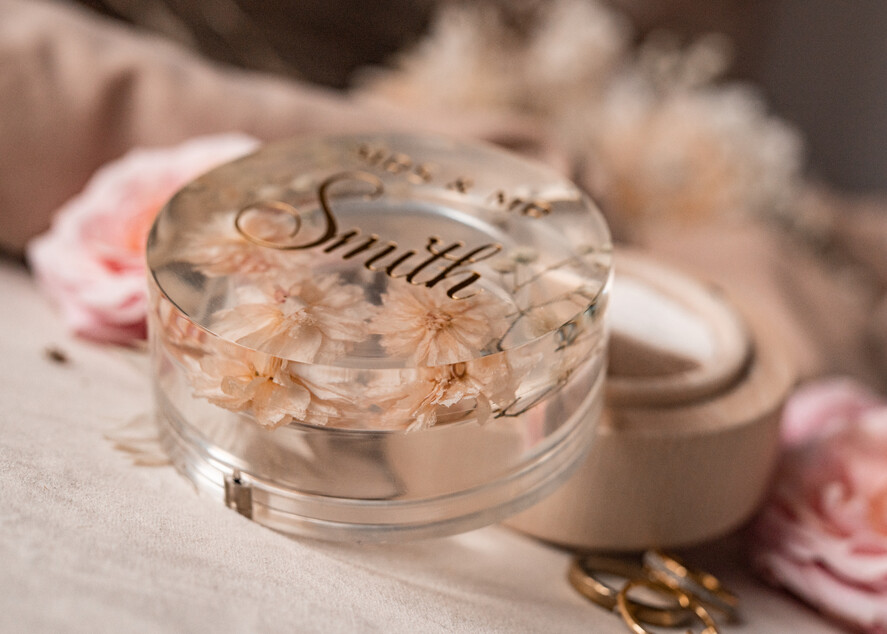RINGTRÄGERBOXEN & KISSEN Epoxidharz Trauringe Box Epoxidharz- und Holz-Eheringbox für die Zeremonie, Boho Epoxid-Eheringboxen für ihn und sie, transparente Epoxid-Doppelringbox für die Hochzeit, Holzharzblumen-Heiratsantrag-Ringbox.