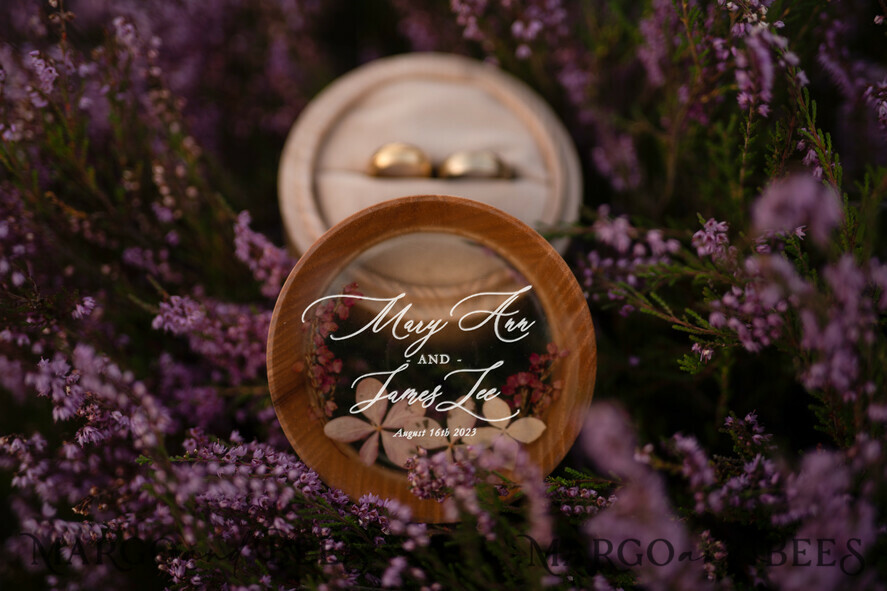 RINGTRÄGERBOXEN & KISSEN Epoxidharz Trauringe Box Luxus Harz Hochzeitsringbox, minimalistische gravierte echte Blumenringbox, personalisierte Epoxidbox mit nude Samt, rustikale maßgeschneiderte Ringbox.