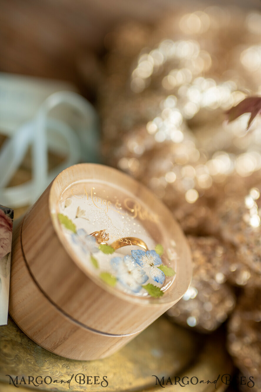 RINGTRÄGERBOXEN & KISSEN Epoxidharz Trauringe Box Personalisierte Ringbox für 2 oder 3 Ringe, Holzringbox • rustikale Ringbox • echte Blumen in Harz Luxus-Ringbox