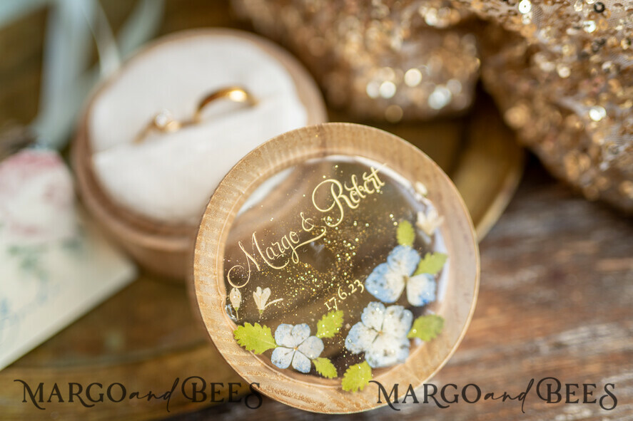 RINGTRÄGERBOXEN & KISSEN Epoxidharz Trauringe Box Personalisierte Ringbox für 2 oder 3 Ringe, Holzringbox • rustikale Ringbox • echte Blumen in Harz Luxus-Ringbox