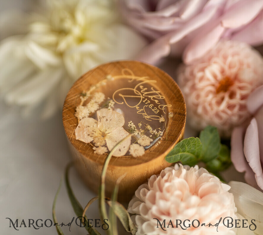 RINGTRÄGERBOXEN & KISSEN Epoxidharz Trauringe Box Personalisierte Hochzeitsringbox für 2 oder 3 Ringe, gravierte Hochzeitsringbox • personalisierte rustikale Ringbox • echte Blumen in Epoxidharz Luxus-Ringbox