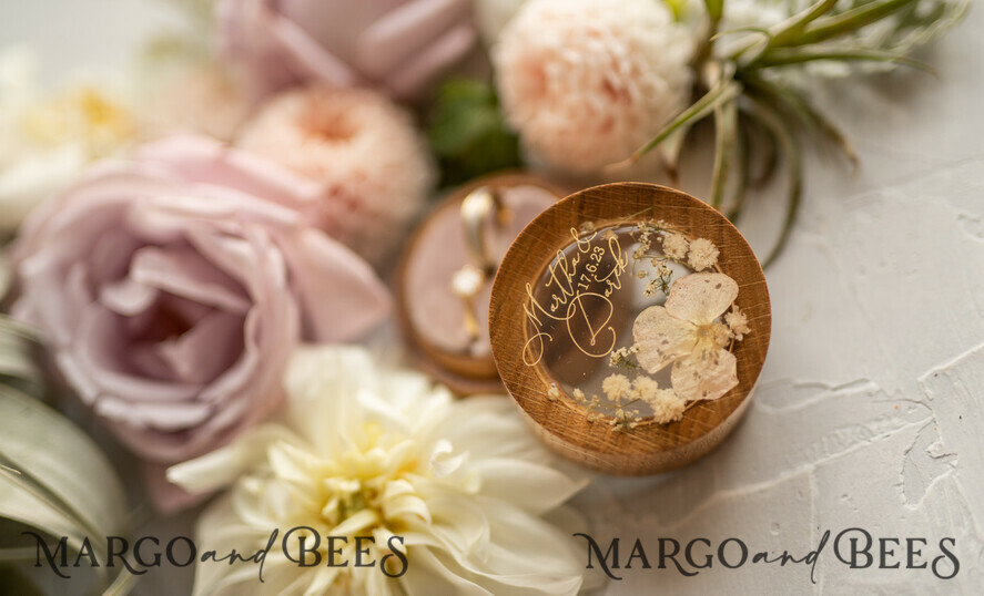 RINGTRÄGERBOXEN & KISSEN Epoxidharz Trauringe Box Personalisierte Hochzeitsringbox für 2 oder 3 Ringe, gravierte Hochzeitsringbox • personalisierte rustikale Ringbox • echte Blumen in Epoxidharz Luxus-Ringbox