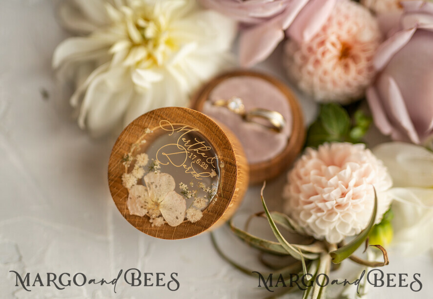 RINGTRÄGERBOXEN & KISSEN Epoxidharz Trauringe Box Personalisierte Hochzeitsringbox für 2 oder 3 Ringe, gravierte Hochzeitsringbox • personalisierte rustikale Ringbox • echte Blumen in Epoxidharz Luxus-Ringbox