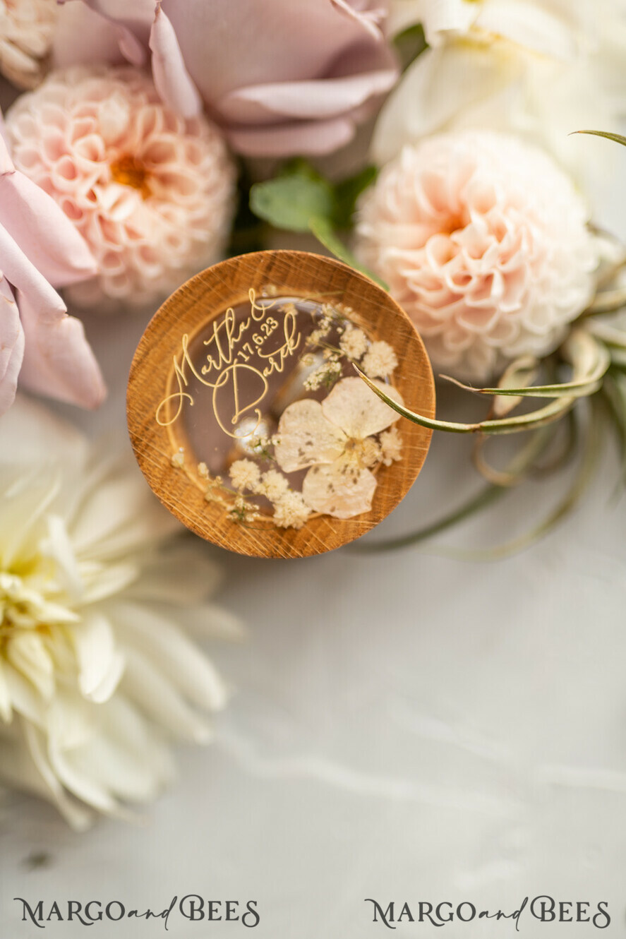 RINGTRÄGERBOXEN & KISSEN Epoxidharz Trauringe Box Personalisierte Hochzeitsringbox für 2 oder 3 Ringe, gravierte Hochzeitsringbox • personalisierte rustikale Ringbox • echte Blumen in Epoxidharz Luxus-Ringbox
