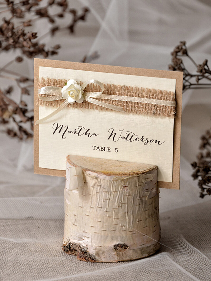 PLATZKARTEN / TISCHKARTEN  
 Rustikale Eco-Hochzeitsplatzkarten Minimalistische Ecru Hochzeitsplatzkarten, rustikale Namensschilder, romantische Hochzeitsnamensschilder mit Blumendekor, natürlichem Jute und ecrufarbenem Schleifenband, rustikale Platzkarten.