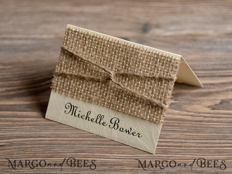PLATZKARTEN / TISCHKARTEN  
 Rustikale Eco-Hochzeitsplatzkarten Rustikale Hochzeitsplatzkarten, Ecru Platzkarten, natürliche Jute-Schnur Hochzeitsnamenskarten, ökologische rustikale Namensschilder, bearbeitbarer Text, einfaches Design Eskortkarten