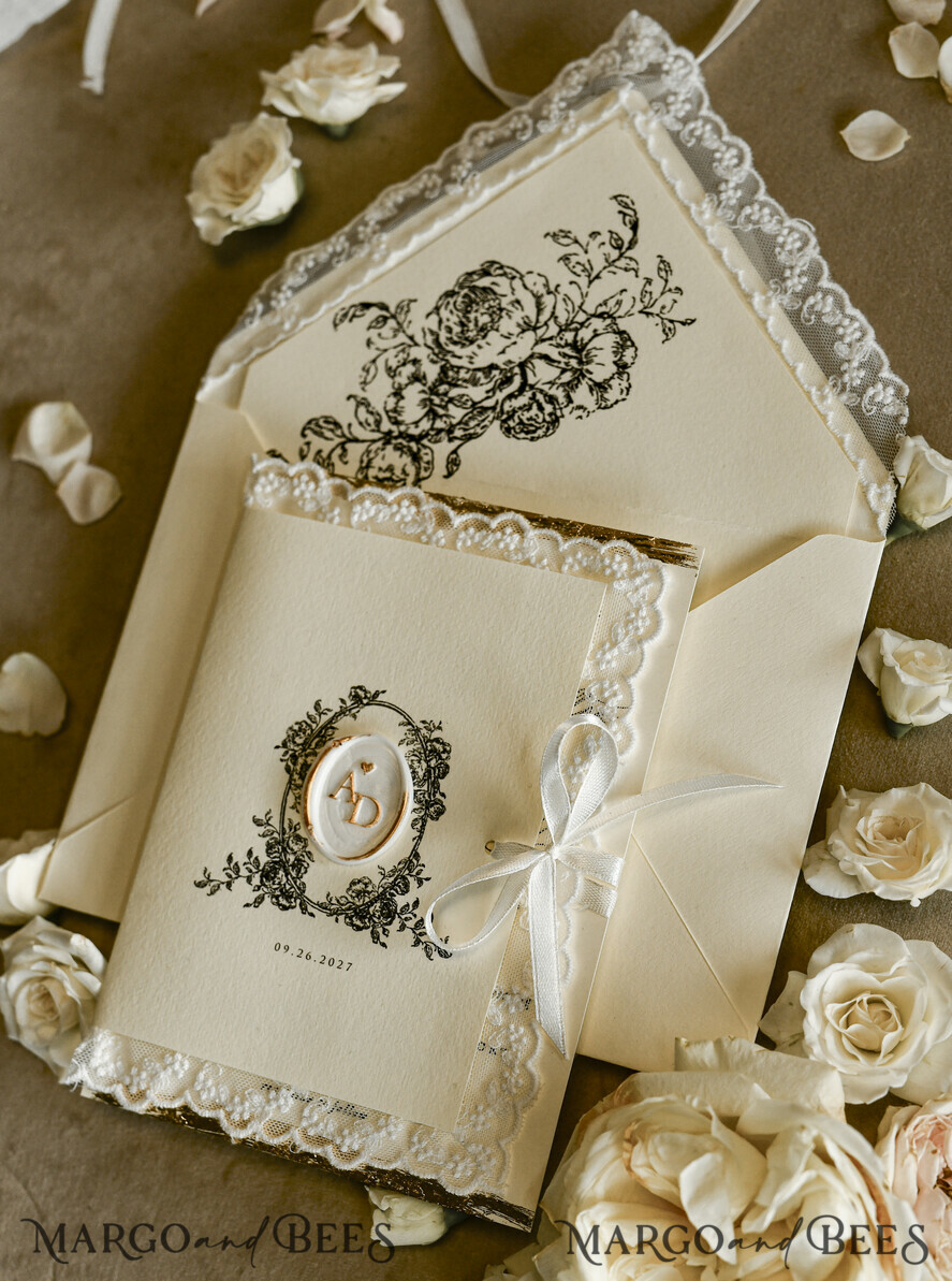 HOCHZEITS EINLADUNGEN vintage Spitze / rustikale Spitze Personalisierte Goldene Hochzeits-Einladungen Vintage Spitze Einladungen Elfenbein