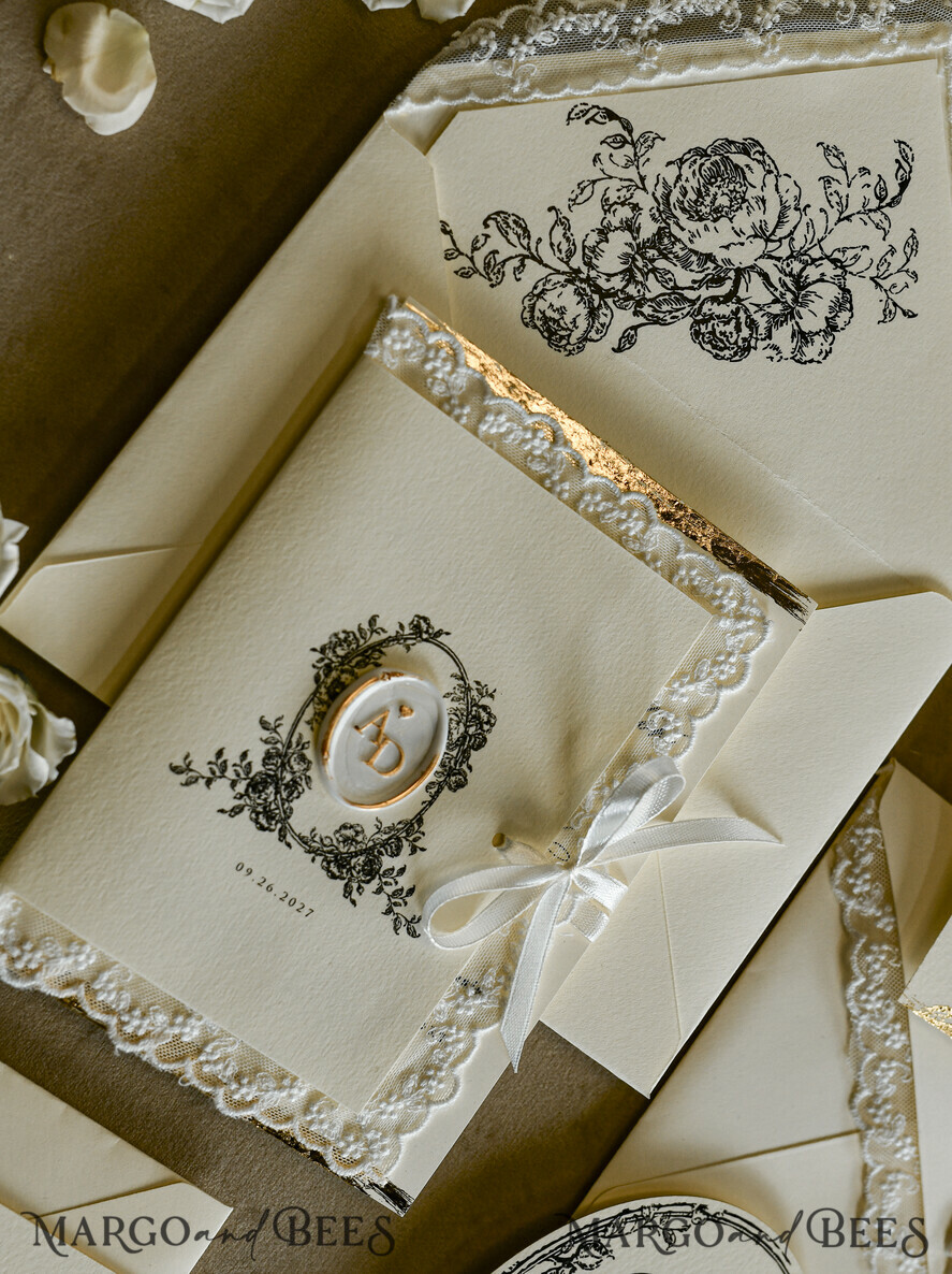 HOCHZEITS EINLADUNGEN vintage Spitze / rustikale Spitze Personalisierte Goldene Hochzeits-Einladungen Vintage Spitze Einladungen Elfenbein