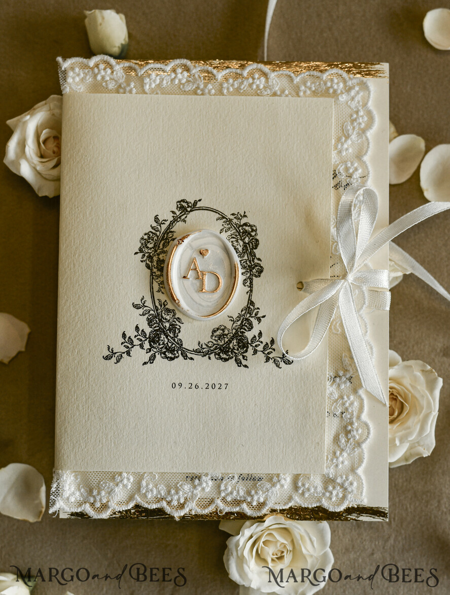 HOCHZEITS EINLADUNGEN vintage Spitze / rustikale Spitze Personalisierte Goldene Hochzeits-Einladungen Vintage Spitze Einladungen Elfenbein