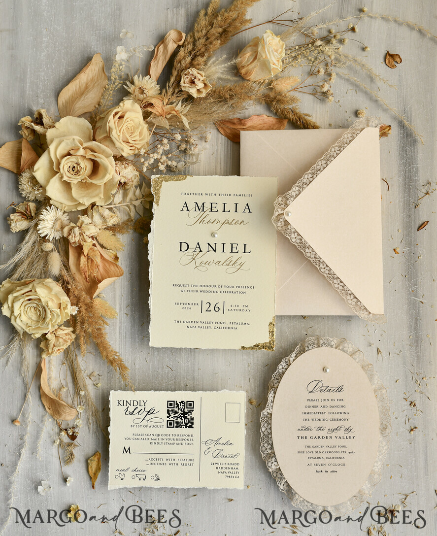 HOCHZEITS EINLADUNGEN vintage Spitze / rustikale Spitze Luxus-Hochzeitseinladungen in einer warmen Beige- und Nude-Farbpalette.
