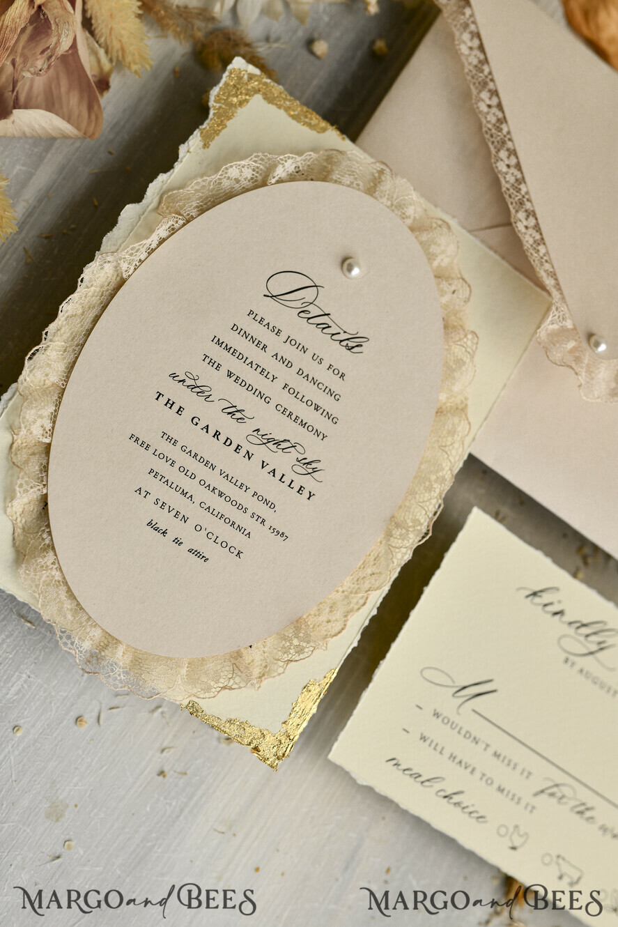 HOCHZEITS EINLADUNGEN vintage Spitze / rustikale Spitze Luxus-Hochzeitseinladungen in einer warmen Beige- und Nude-Farbpalette.