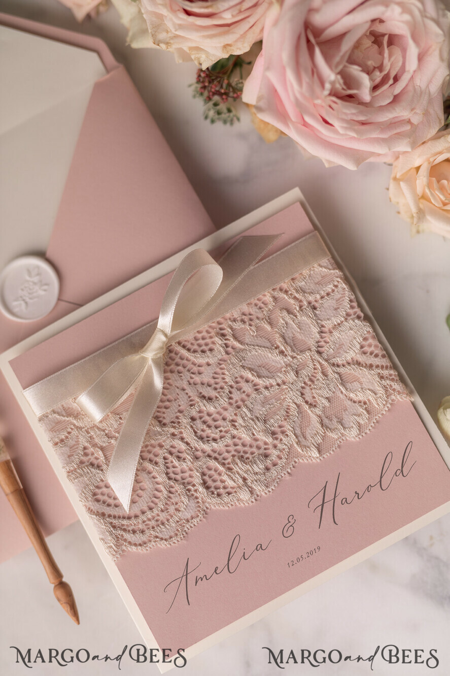HOCHZEITS EINLADUNGEN vintage Spitze / rustikale Spitze Elegante Hochzeitskarten Vintage-Spitze personalisierte Einladung Elfenbein-Schüssel und dämmerndes Rosenpink