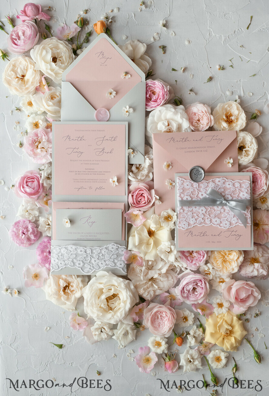 HOCHZEITS EINLADUNGEN vintage Spitze / rustikale Spitze Romantische Hochzeitseinladungen Vintage Spitze Personalisierte Einladung Hellgrau und Blush Pink