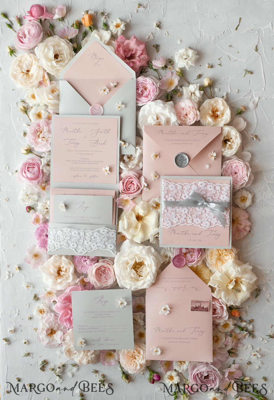 HOCHZEITS EINLADUNGEN vintage Spitze / rustikale Spitze Romantische Hochzeitseinladungen Vintage Spitze Personalisierte Einladung Hellgrau und Blush Pink