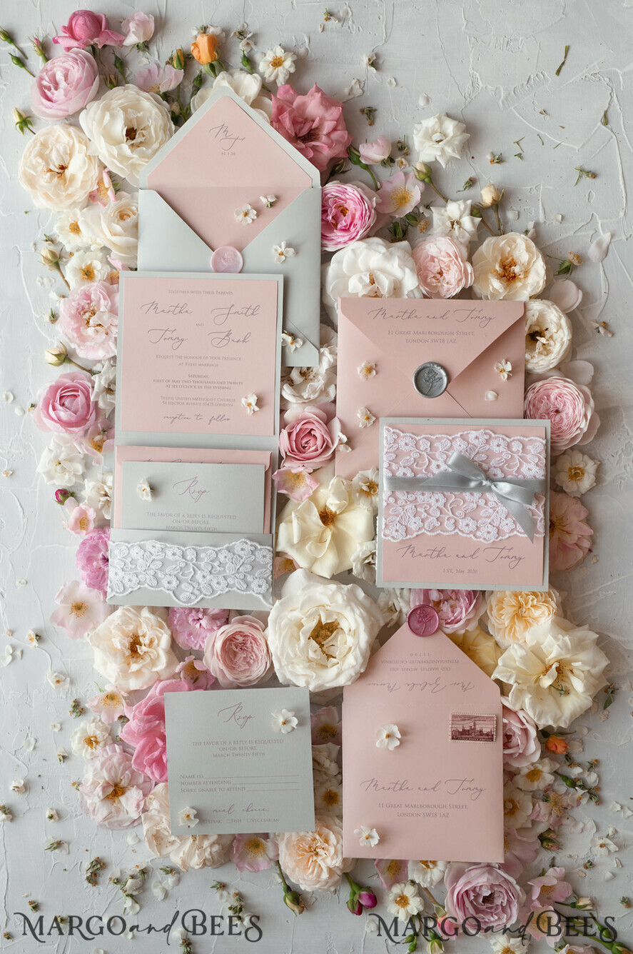 HOCHZEITS EINLADUNGEN vintage Spitze / rustikale Spitze Romantische Hochzeitseinladungen Vintage Spitze Personalisierte Einladung Hellgrau und Blush Pink