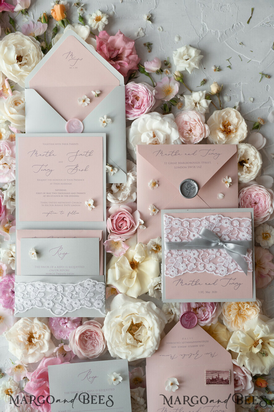 HOCHZEITS EINLADUNGEN vintage Spitze / rustikale Spitze Romantische Hochzeitseinladungen Vintage Spitze Personalisierte Einladung Hellgrau und Blush Pink