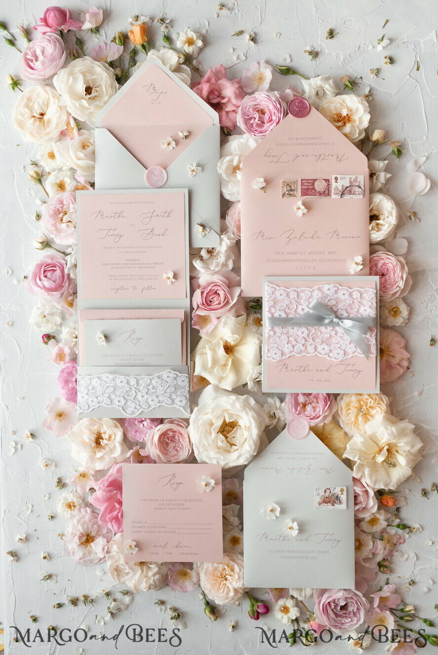 HOCHZEITS EINLADUNGEN vintage Spitze / rustikale Spitze Romantische Hochzeitseinladungen Vintage Spitze Personalisierte Einladung Hellgrau und Blush Pink