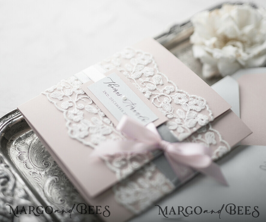 HOCHZEITS EINLADUNGEN vintage Spitze / rustikale Spitze Vintage Spitze Erschwingliche Hochzeitskarten Elegante Einladungen Grau und Blush Pink