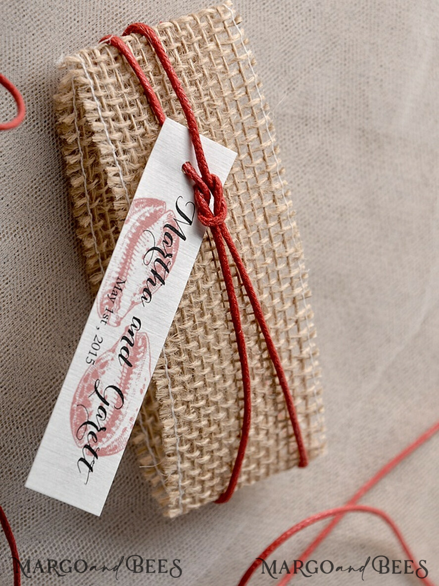HOCHZEITS EINLADUNGEN Pass zur Liebe / Strandhochzeits-Einladungen Strandhochzeitseinladungen Muscheln Hochzeitskarten für Ziele Hochzeit Karten mit Jute-Bauchband