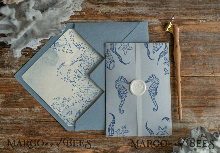 HOCHZEITS EINLADUNGEN Pass zur Liebe / Strandhochzeits-Einladungen Strandstaubige blaue Hochzeitseinladungen Vellum-Verpackung Hochzeitseinladungen mit Seepferdchen Wachssiegel Hochzeitskarten