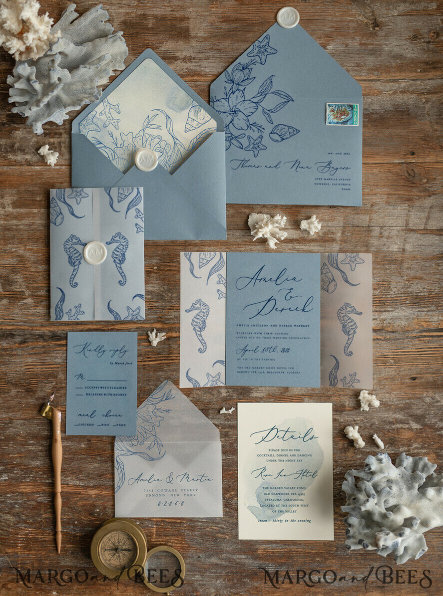 HOCHZEITS EINLADUNGEN Pass zur Liebe / Strandhochzeits-Einladungen Strandstaubige blaue Hochzeitseinladungen Vellum-Verpackung Hochzeitseinladungen mit Seepferdchen Wachssiegel Hochzeitskarten