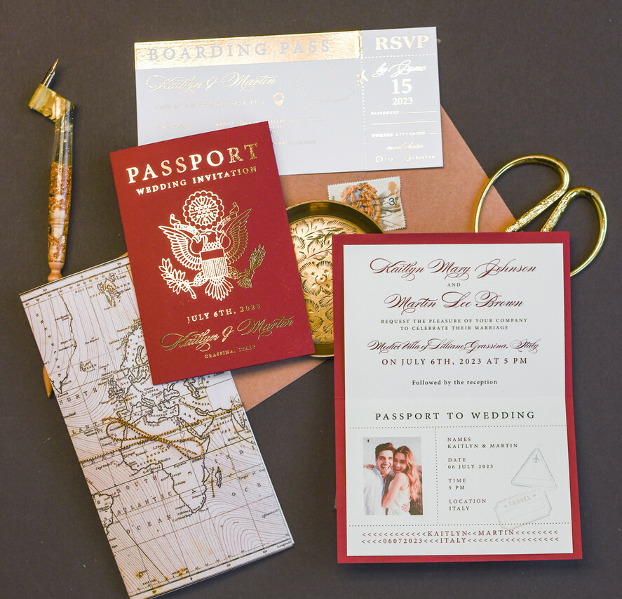 HOCHZEITS EINLADUNGEN Pass zur Liebe / Strandhochzeits-Einladungen Maroon Gold Reisepass Hochzeits Einladung, Karten für Hochzeiten mit Karte, Boarding Pass, Burgunder Reisepass Hochzeits Einladungen im Ausland, Einladungen für Zielhochzeiten, Reisekarten Hochzeitsstationery