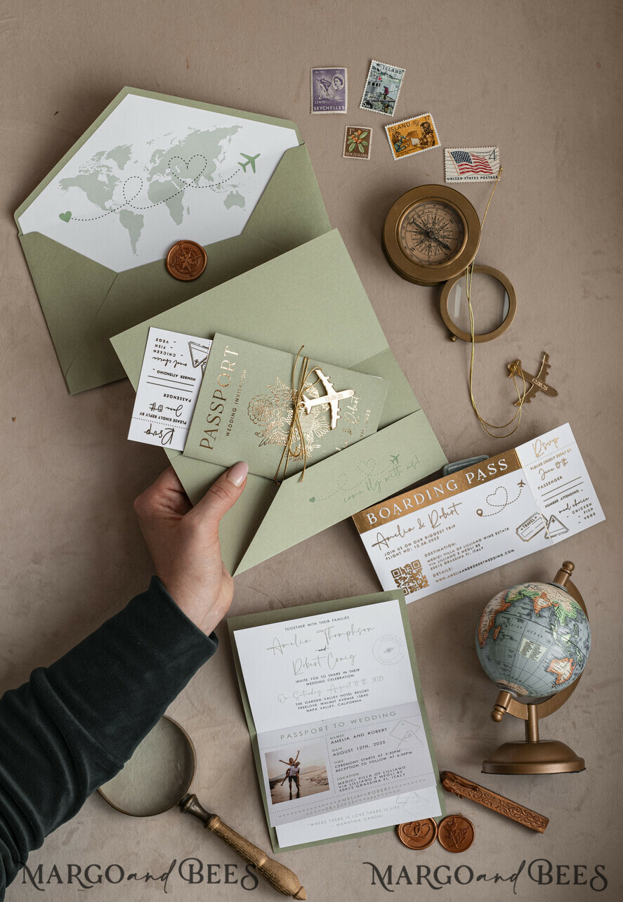 HOCHZEITS EINLADUNGEN Pass zur Liebe / Strandhochzeits-Einladungen Gold Salbeigrün Pass Hochzeitseinladung, Goldene Hochzeitseinladungen Boarding Pass, Grünreise Reisepass Hochzeitseinladungen im Ausland, Hochzeitskarten für Ziel Griechenland, Toskana Reisekarte Hochzeitspapeterie Italien Weltkarte.