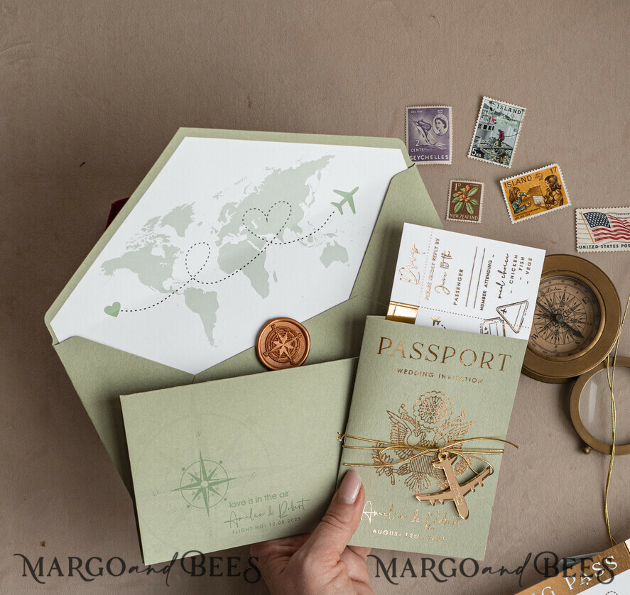 HOCHZEITS EINLADUNGEN Pass zur Liebe / Strandhochzeits-Einladungen Gold Salbeigrün Pass Hochzeitseinladung, Goldene Hochzeitseinladungen Boarding Pass, Grünreise Reisepass Hochzeitseinladungen im Ausland, Hochzeitskarten für Ziel Griechenland, Toskana Reisekarte Hochzeitspapeterie Italien Weltkarte.