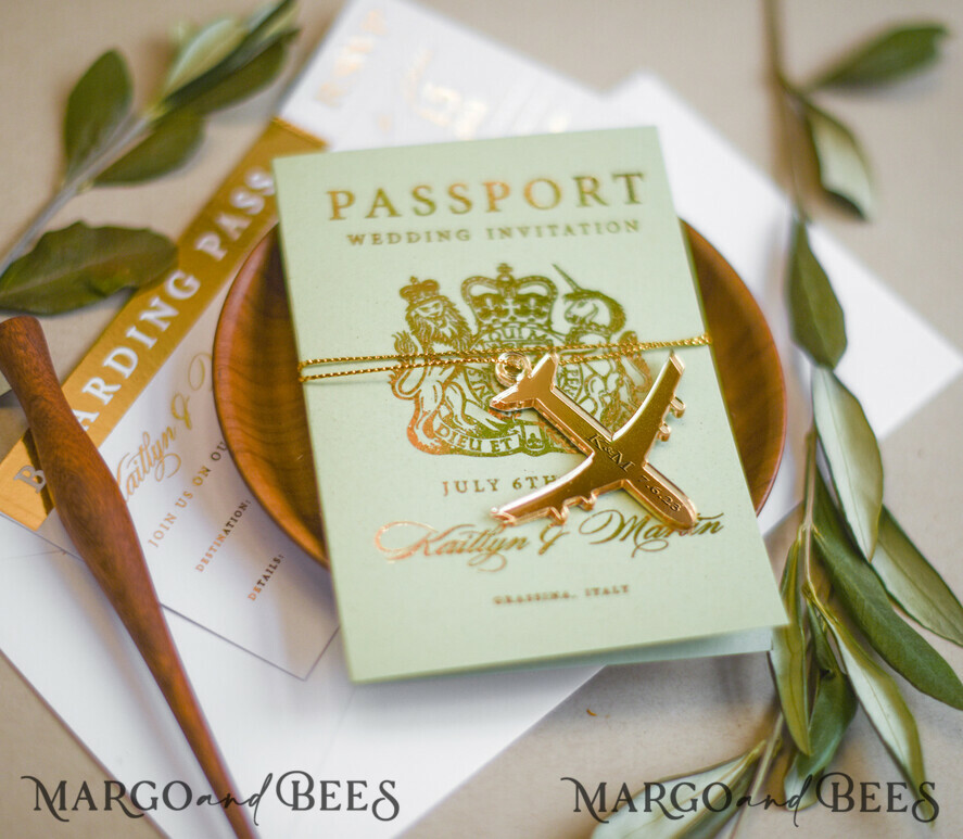 HOCHZEITS EINLADUNGEN Pass zur Liebe / Strandhochzeits-Einladungen Salbeigrün Toskana Reisepass Hochzeits Einladung, Goldene Flugzeug Hochzeitskarten Boarding Pass, Griechenland Reisepass Hochzeits Einladungen im Ausland, Hochzeits Einladungen für Zielorte, Reisekarten Hochzeitsstationery