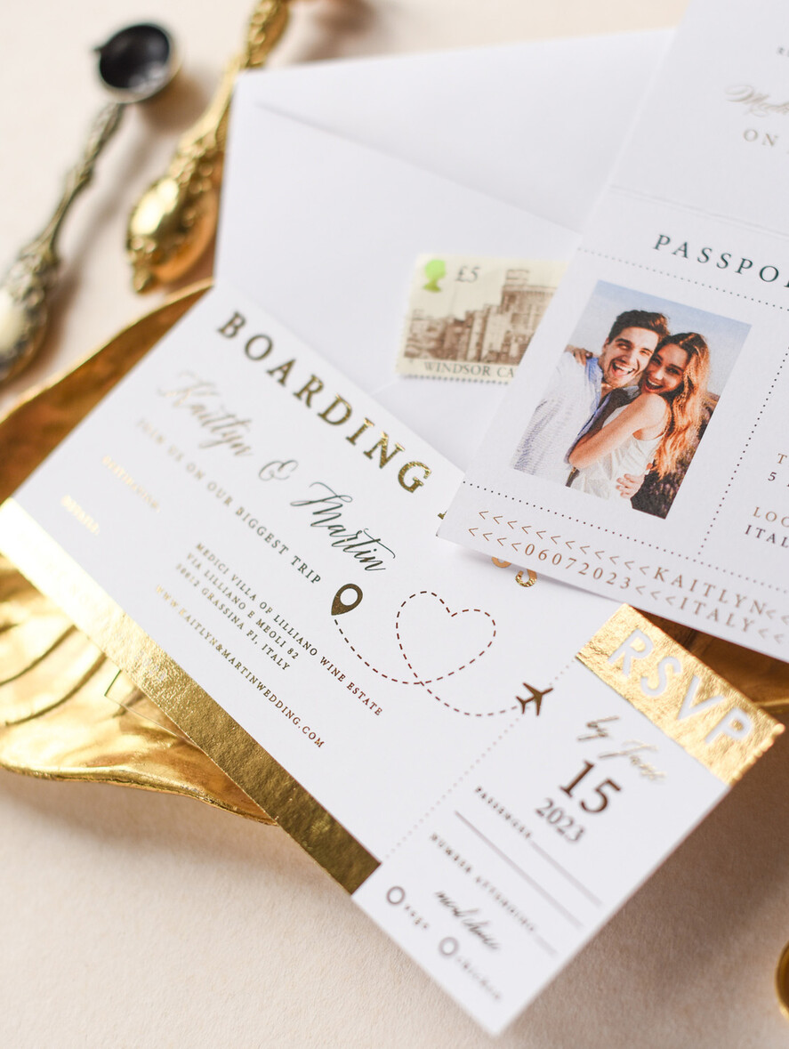 HOCHZEITS EINLADUNGEN Pass zur Liebe / Strandhochzeits-Einladungen Weißgoldene Pass-Einladung zur Hochzeit, goldene Flugzeug-Hochzeitseinladungen Boarding Pass, Reisepass-Hochzeitseinladungen im Ausland, Einladungen zur Hochzeitsreise, Reiskarten-Hochzeitsstationery