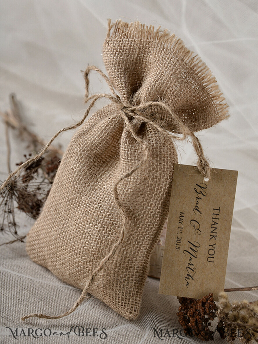 HOCHZEITSGESCHENKE Rustikale Jutesäckchen als Geschenke Gastgeschenke, rustikale Jute-Geschenktasche und Etikett