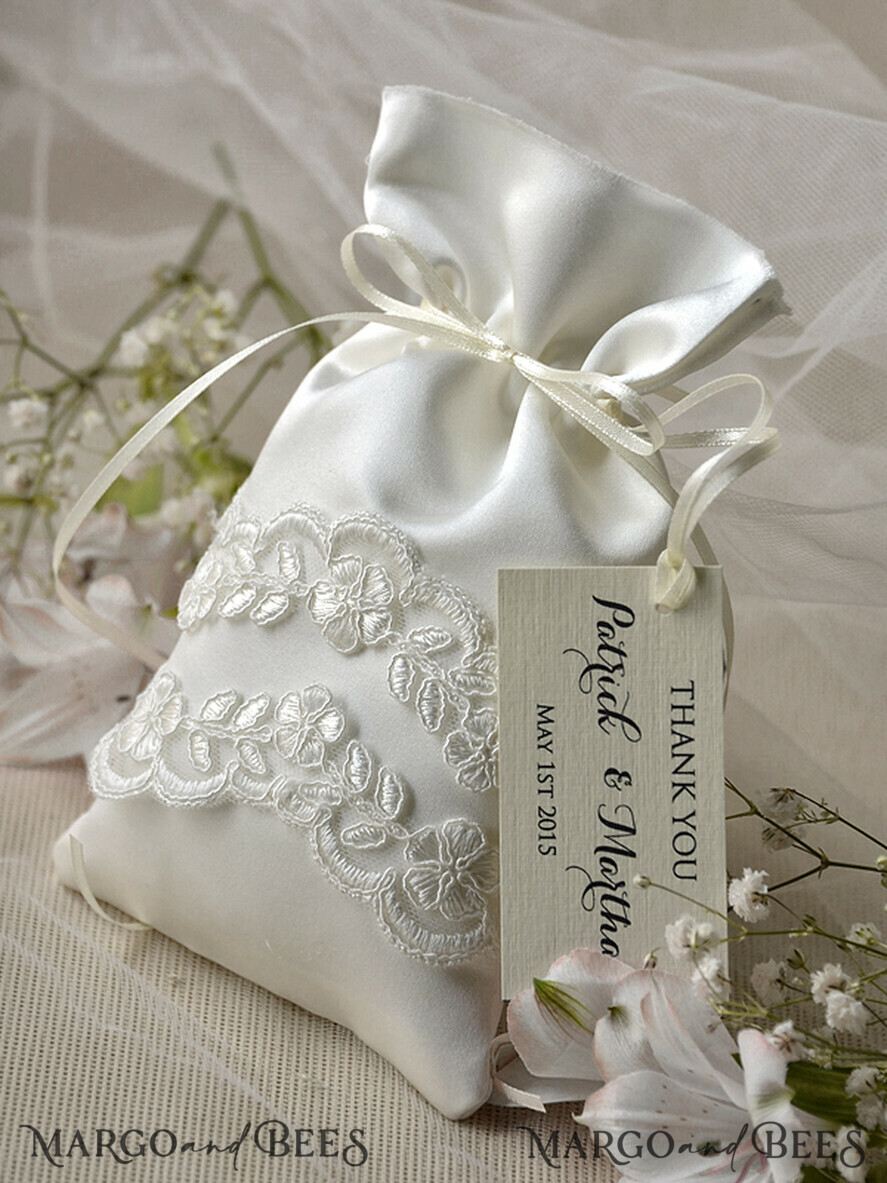 HOCHZEITSGESCHENKE Geschenktüten aus Satin und Spitze Hochzeits Dankeschön Geschenke, Vintage Satin Tasche