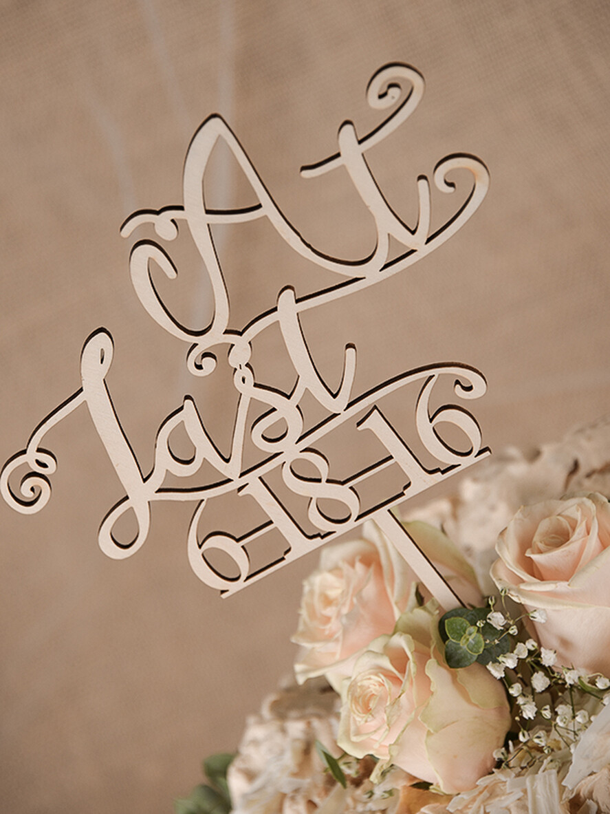 TORTENDEKORATION  
 RUSTIKAL  
 Hochzeitstorte Topper, Holz