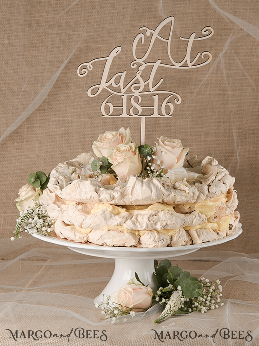 TORTENDEKORATION  
 RUSTIKAL  
 Hochzeitstorte Topper, Holz