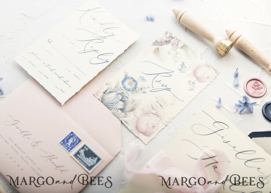 HOCHZEITS EINLADUNGEN Elegante Einladungen Klassische Karten Vintage Blumenhochzeitseinladungen, minimalistische rosa Hochzeitseinladungen, zarte königsblaue Hochzeitskarten mit handgefärbtem Band, handgemachte Hochzeitspapeterie.