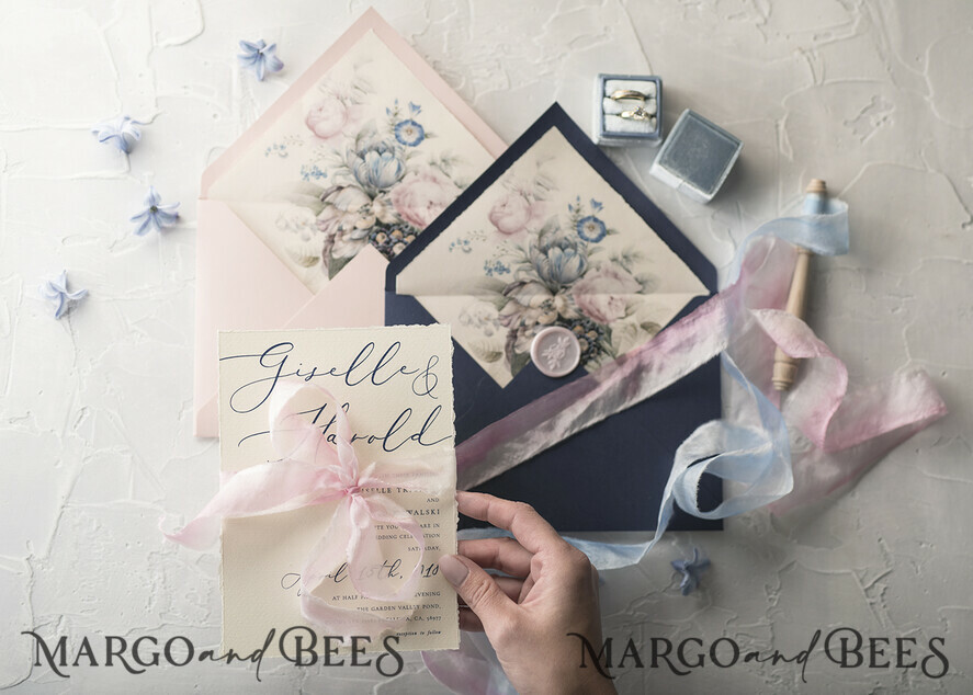 HOCHZEITS EINLADUNGEN Elegante Einladungen Klassische Karten Vintage Blumenhochzeitseinladungen, minimalistische rosa Hochzeitseinladungen, zarte königsblaue Hochzeitskarten mit handgefärbtem Band, handgemachte Hochzeitspapeterie.