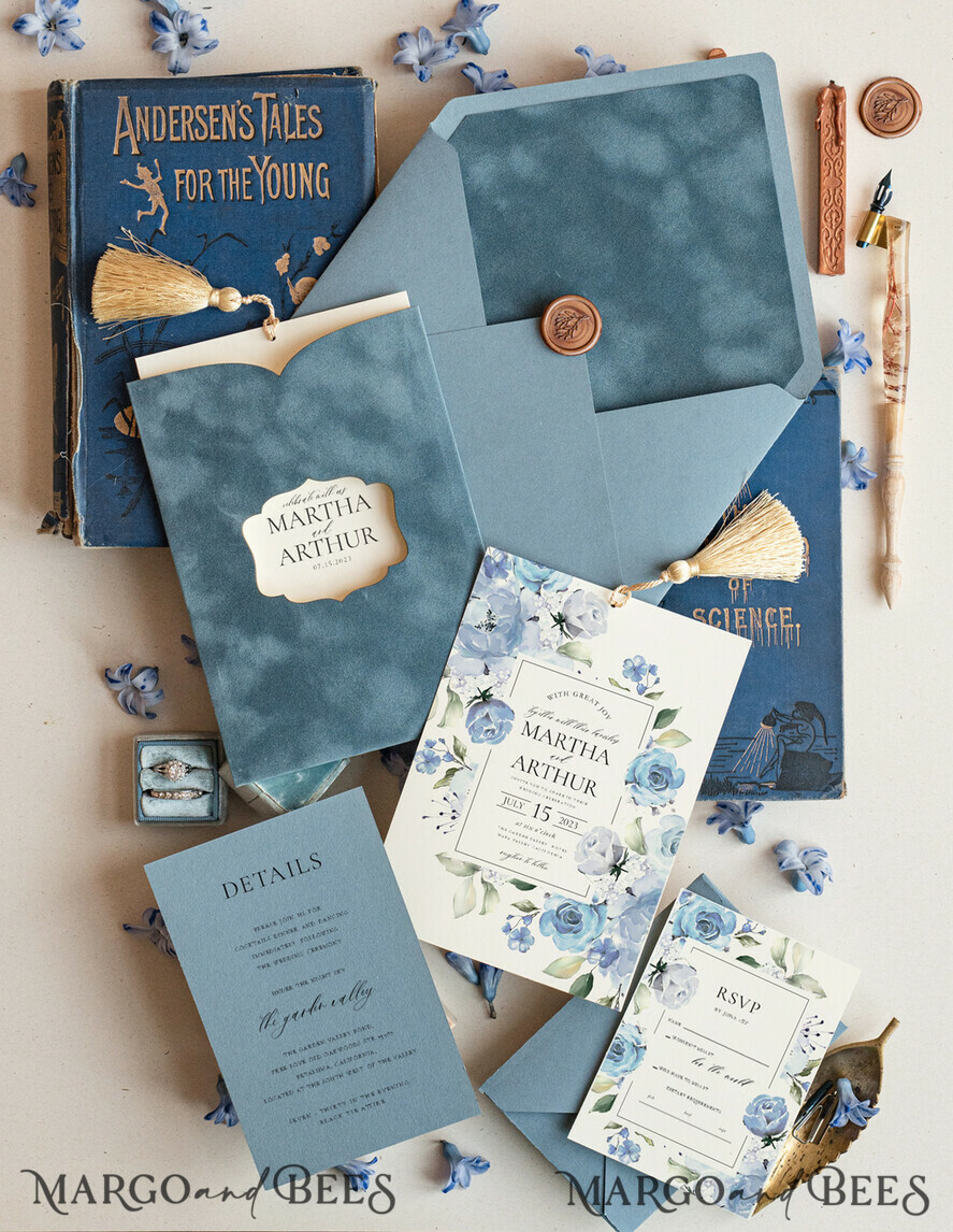 HOCHZEITS EINLADUNGEN Elegante Einladungen Klassische Karten Samt Staubblau Hochzeitskarten, elegante Hochzeitseinladungen, romantische Hochzeitseinladungen Staubblau, Samt-Taschenhochzeitsstationery