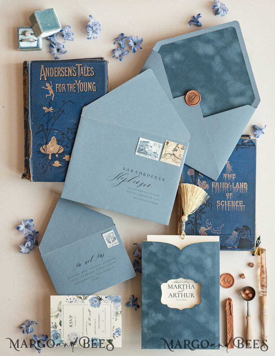 HOCHZEITS EINLADUNGEN Elegante Einladungen Klassische Karten Samt Staubblau Hochzeitskarten, elegante Hochzeitseinladungen, romantische Hochzeitseinladungen Staubblau, Samt-Taschenhochzeitsstationery