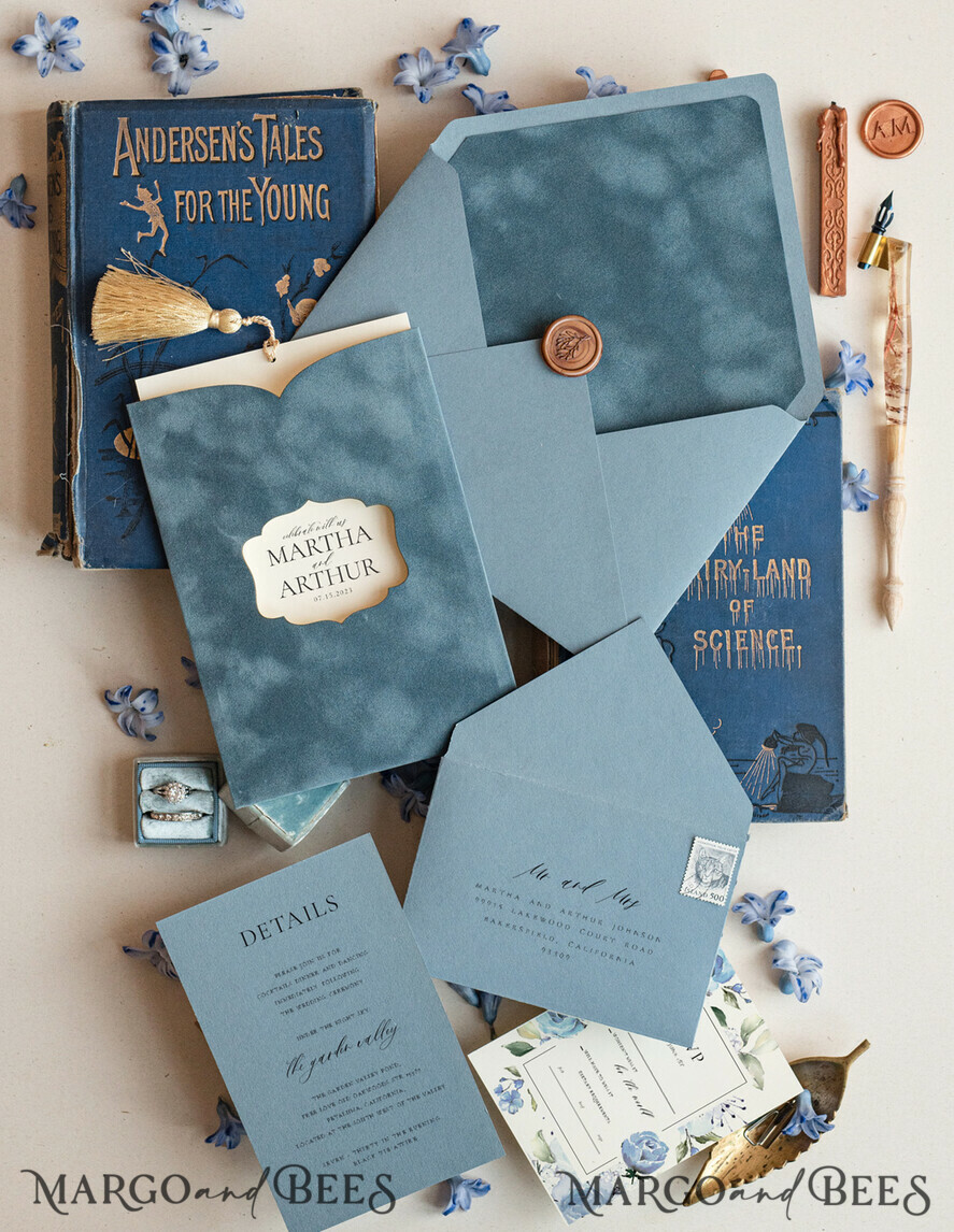 HOCHZEITS EINLADUNGEN Elegante Einladungen Klassische Karten Samt Staubblau Hochzeitskarten, elegante Hochzeitseinladungen, romantische Hochzeitseinladungen Staubblau, Samt-Taschenhochzeitsstationery