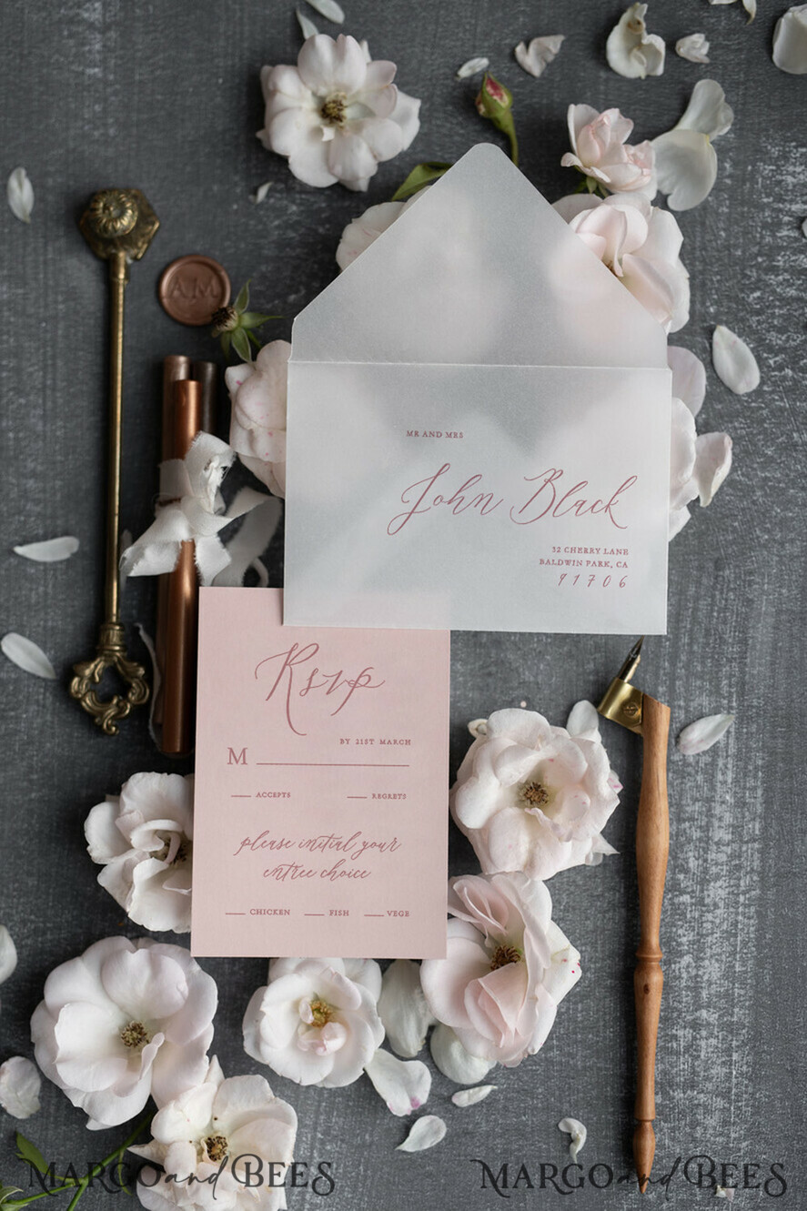 HOCHZEITS EINLADUNGEN Elegante Einladungen Klassische Karten Luxuriöse gefrorene Acryl-Plexi-Hochzeitskarten mit gravierten Initialen, romantische blush-pinke Hochzeitseinladungen, minimalistische Hochzeitseinladungssuite, elegante Vellum-Hochzeitskarten.