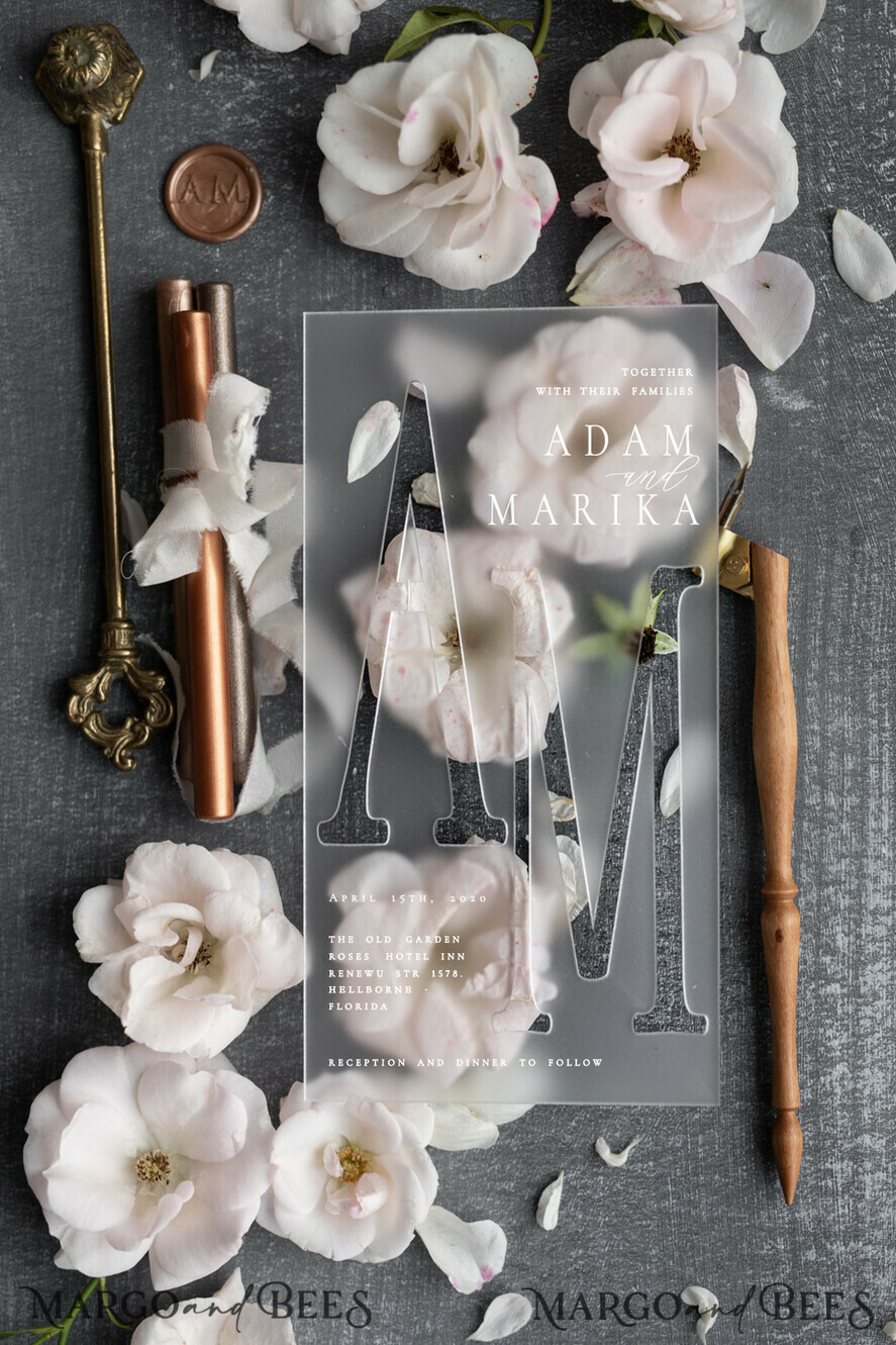 HOCHZEITS EINLADUNGEN Elegante Einladungen Klassische Karten Luxuriöse gefrorene Acryl-Plexi-Hochzeitskarten mit gravierten Initialen, romantische blush-pinke Hochzeitseinladungen, minimalistische Hochzeitseinladungssuite, elegante Vellum-Hochzeitskarten.