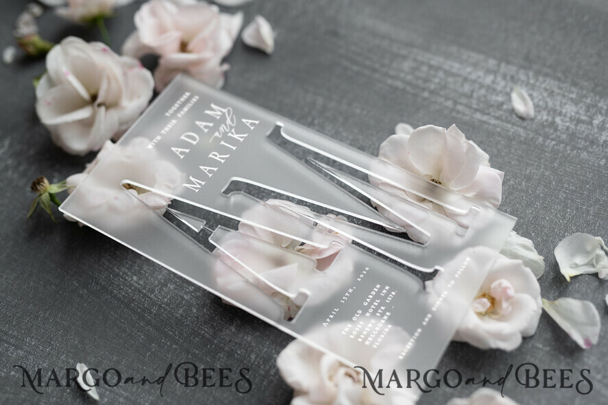HOCHZEITS EINLADUNGEN Elegante Einladungen Klassische Karten Luxuriöse gefrorene Acryl-Plexi-Hochzeitskarten mit gravierten Initialen, romantische blush-pinke Hochzeitseinladungen, minimalistische Hochzeitseinladungssuite, elegante Vellum-Hochzeitskarten.