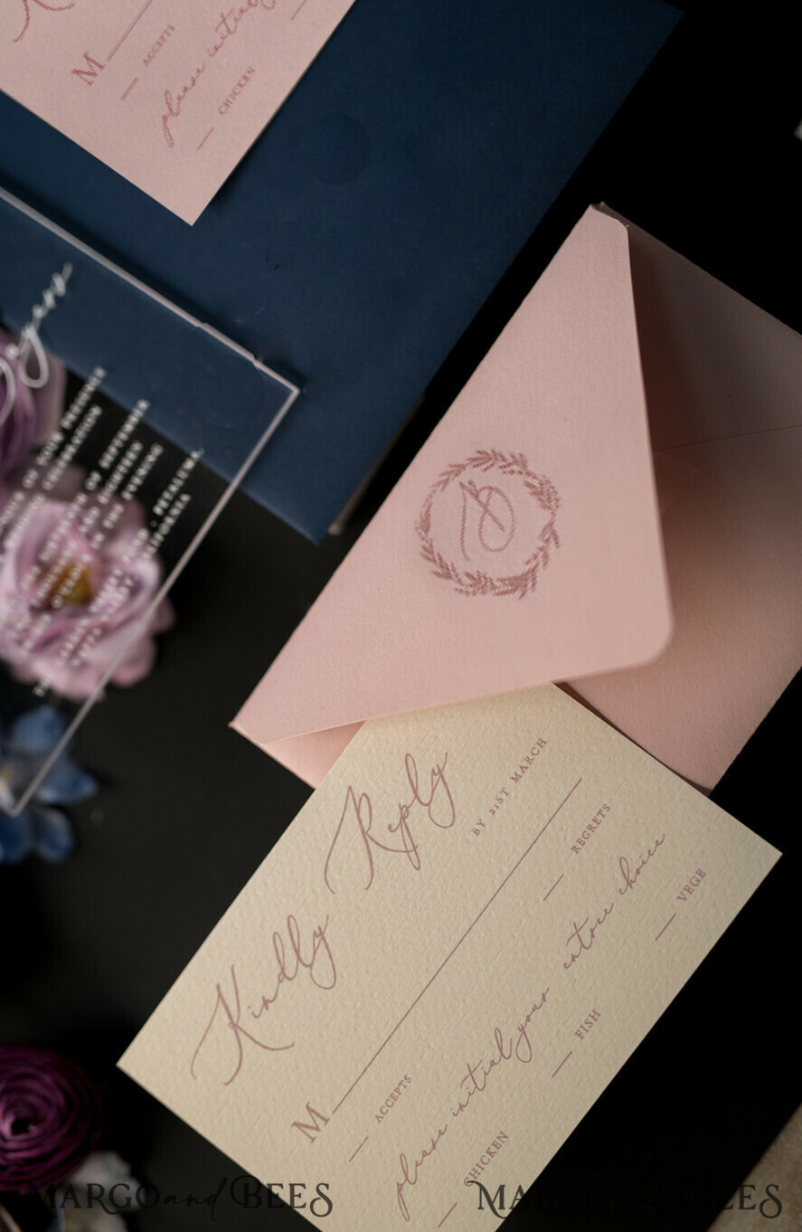 HOCHZEITS EINLADUNGEN Elegante Einladungen Klassische Karten Luxus Acryl Plexi Hochzeitseinladungen, romantische Blush-Pink Hochzeitseinladungen mit Vellum-Umschlag, elegante königsblaue Hochzeitskarten, maßgeschneiderte florale Hochzeitseinladungssuite.