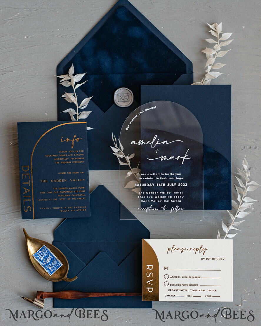 HOCHZEITS EINLADUNGEN Elegante Einladungen Klassische Karten Moderne Arch Acryl Hochzeitskarten, Samtumschlag marineblaue moderne Hochzeitskarten, marineblaue Goldeinladungen, minimalistische Plexi Hochzeitsinvitation Suite