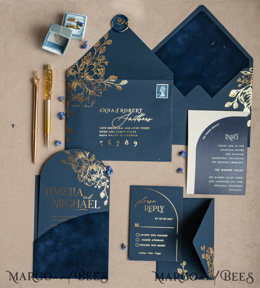 HOCHZEITS EINLADUNGEN Gold / Roségold / Silber / Glitzer Elegante Bogen-Hochzeitseinladungen Marineblau, Samt-Tasche Dunkelblau Gold Moderne Hochzeit, Hochzeitseinladungsset, Bogen-Samt-Taschen Einladungset