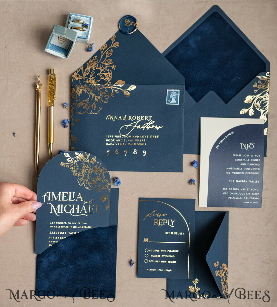 HOCHZEITS EINLADUNGEN Gold / Roségold / Silber / Glitzer Elegante Bogen-Hochzeitseinladungen Marineblau, Samt-Tasche Dunkelblau Gold Moderne Hochzeit, Hochzeitseinladungsset, Bogen-Samt-Taschen Einladungset